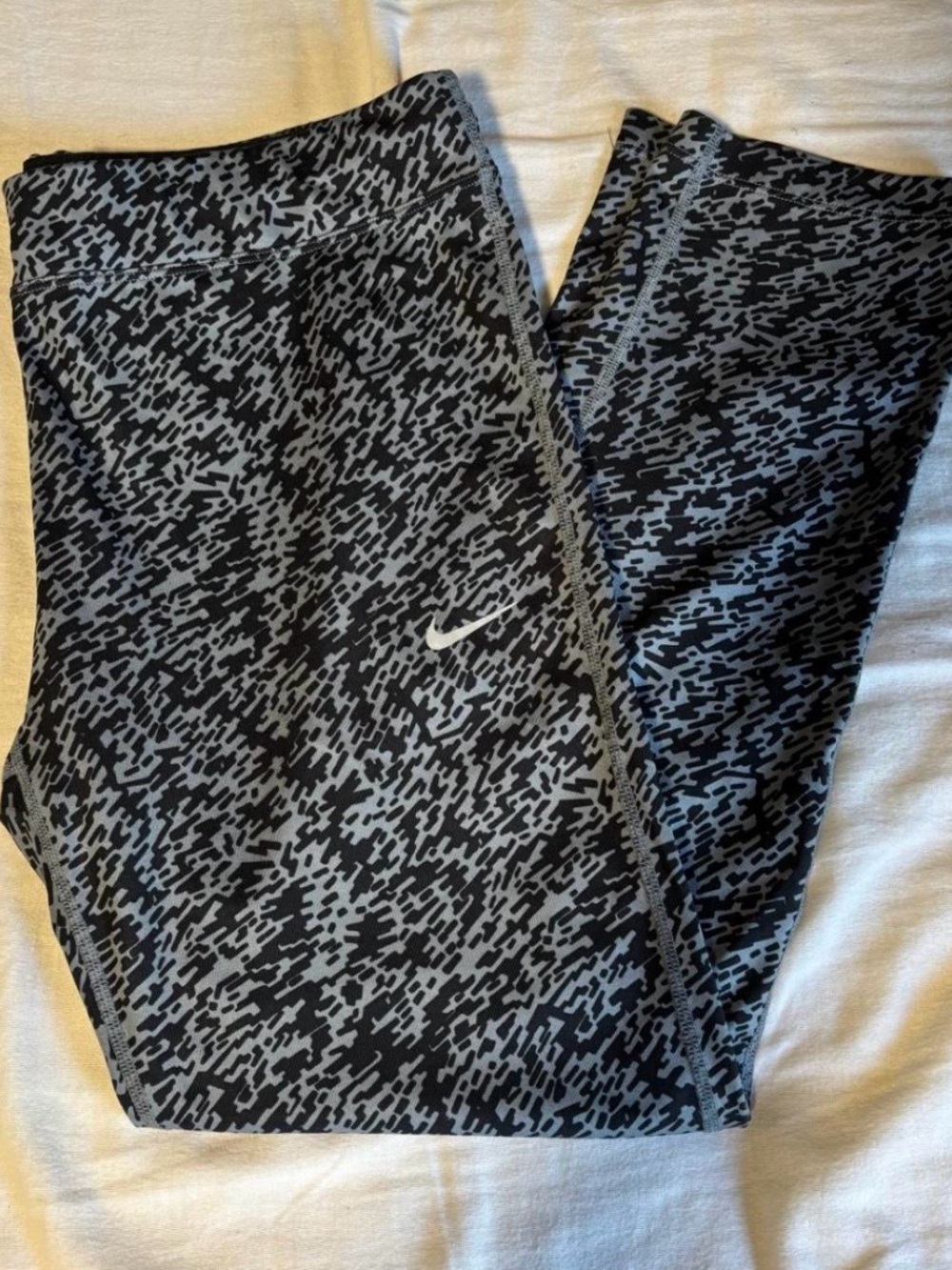 Nike Gray & Black Dotted-Print Capri Leggings